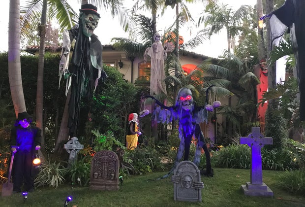 Tirck or treat in Santa Monica, and don't miss the haunter house on Georgina