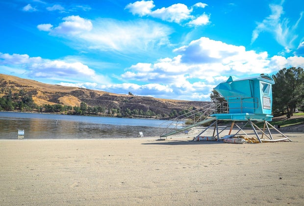 Awesome Things To Do in Santa Clarita with Kids: Castaic Lake