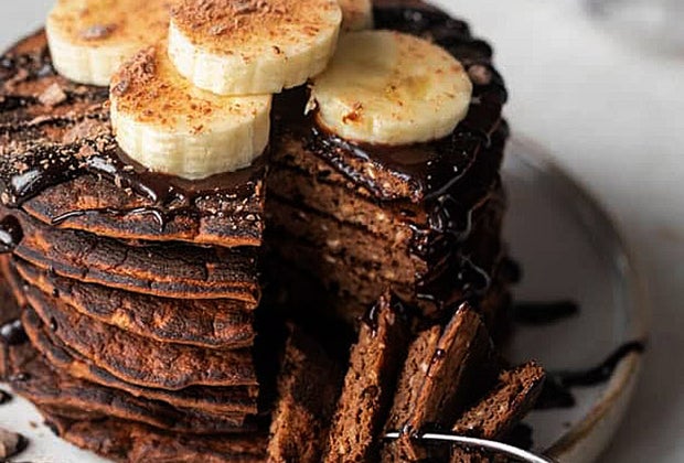 25 Healthy Breakfast Ideas for Kids: Chocolate pancakes