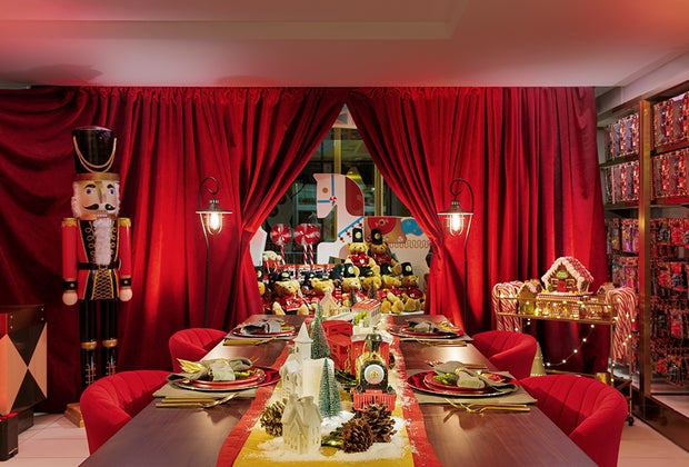 dining room FAO Schwarz, Airbnb Offer Toy Store For Magical One-Night-Only Stay