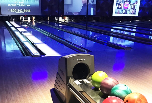 Best Bowling Alleys in Atlanta for Kids: Stars and Strikes 