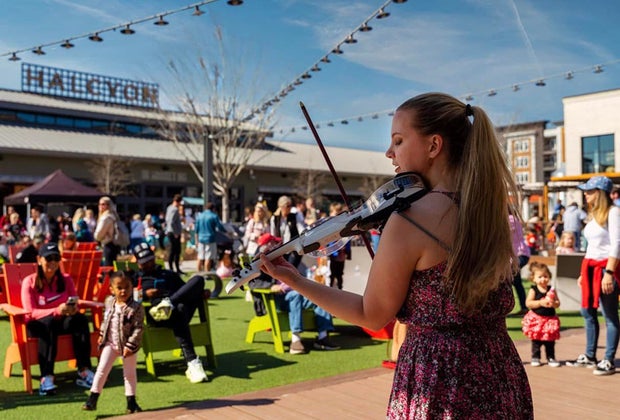 Groovin’ on the Green at Halcyon: Best Places to Enjoy Live Music and Theater with Kids in Atlanta: 