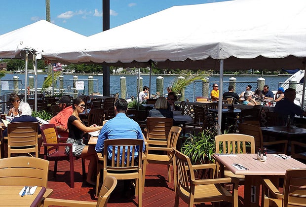 Outdoor dining at Nicky's on the Bay