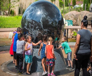 Lincoln Park Zoo photo by Dice Sales courtesy of the Illinois Tourism Bureau