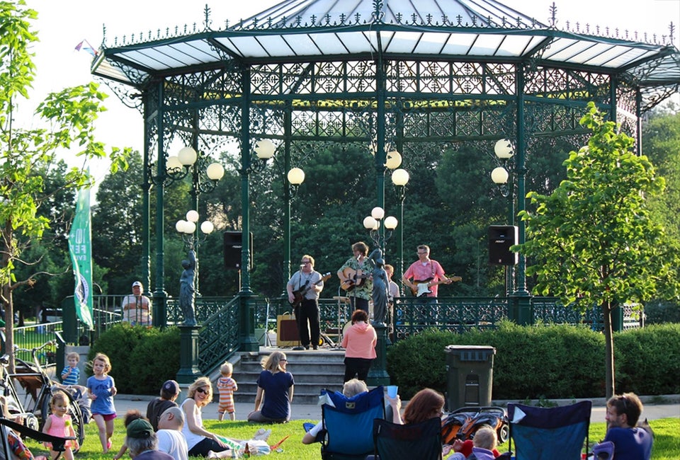 Welles Park Concert in Chicago's neighborhood of Ravenswood. Photo courtesy of the Chicago Park District