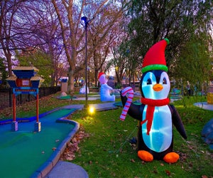 Enjoy a round at Chilly Philly Mini Golf. Photo by Jeff Fusco for Historic Philadelphia