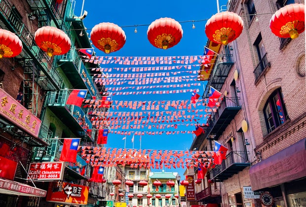 Chinatown with kids in San Francisco: Red lanterns on Waverly Place