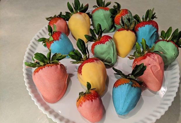 Easter Desserts, Easter Recipes, and Easter Brunch Ideas: Easter Egg Chocolate Covered Strawberries