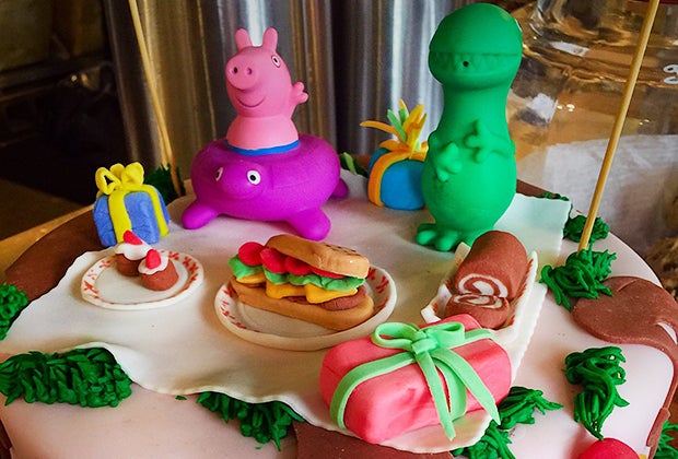 clemtines bakery birthday cakes peppa dinosaur cakes