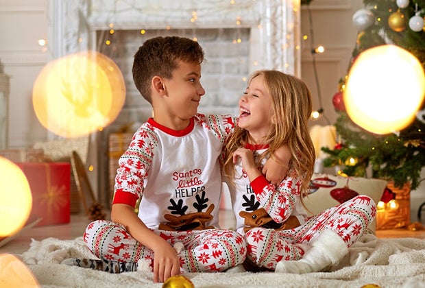 Get kids giggling together with some Christmas jokes! 