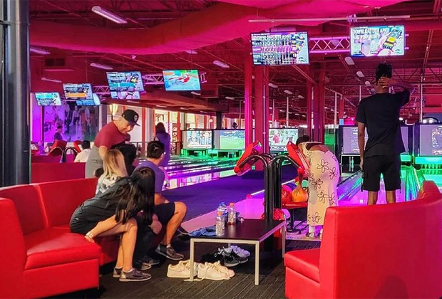 Bowling Orlando: Dezerland Park Orlando: Indoor Entertainment