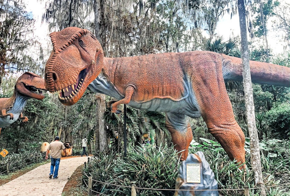 Meet the life-size dinosaurs at Dinosaur World Florida!