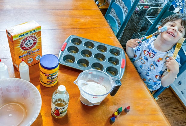 How to Make Fizzy Sidewalk Chalk Paint