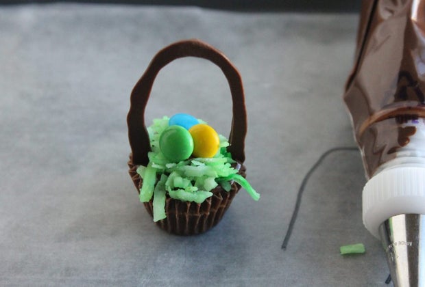 Easter Desserts, Easter Recipes, and Easter Brunch Ideas: Reese’s Cup Easter Basket Treats 