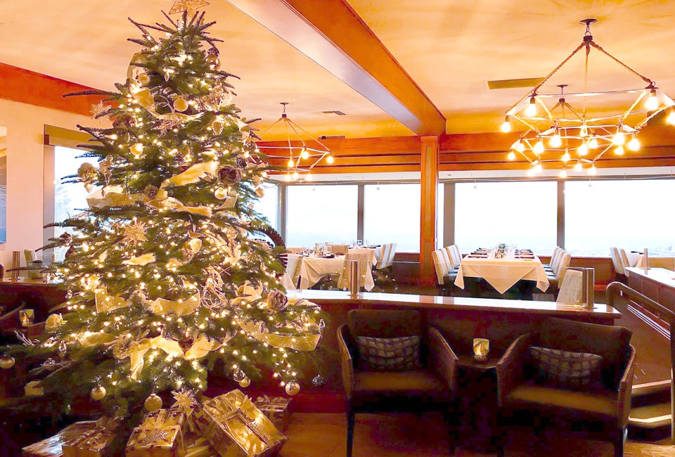 Steaks, seafood, and ocean views—what could be better? Photo courtesy of the Chart House  Restaurant