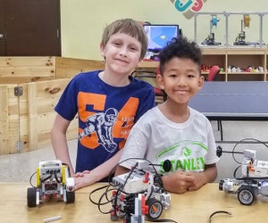 Make new friends, have fun, and learn at coding classes. Photo courtesy of Einstein's Workshop