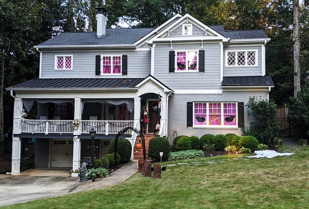 Glennwood Estates features "killer" Halloween houses