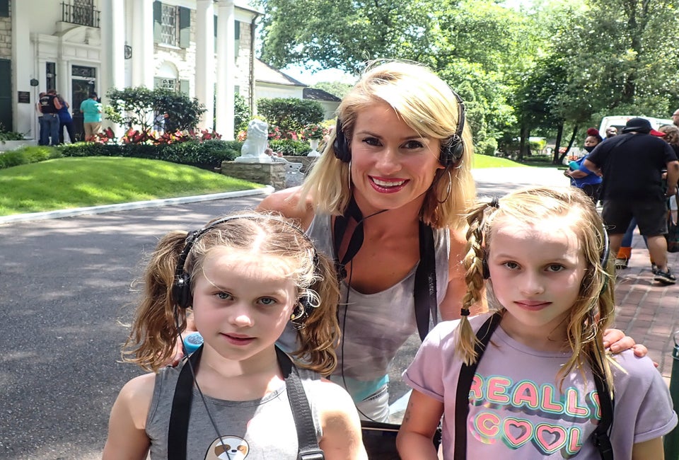 Take a tour of Elvis Presley's Graceland mansion.