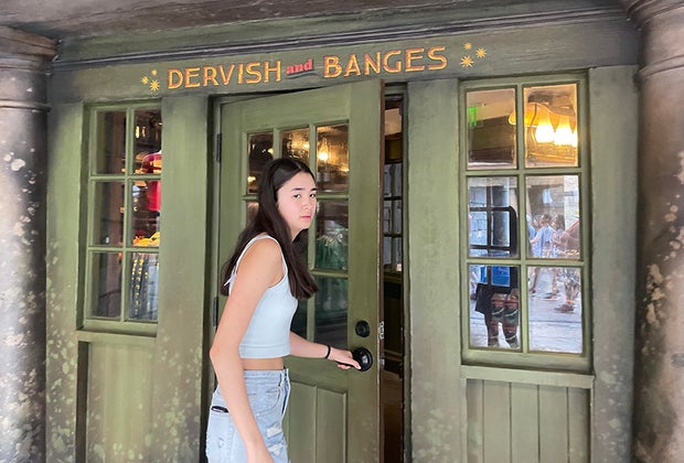 Dervish & Banges Visiting Wizarding World of Harry Potter in Orlando: Tips For a Magical Experience Status message