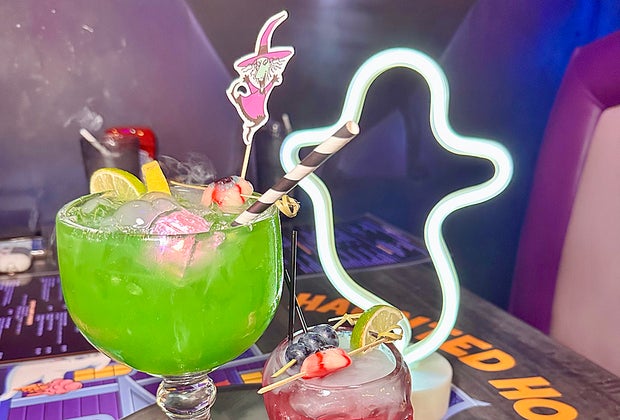 Haunted House of Hamburgers: Bubbling mocktails on a table