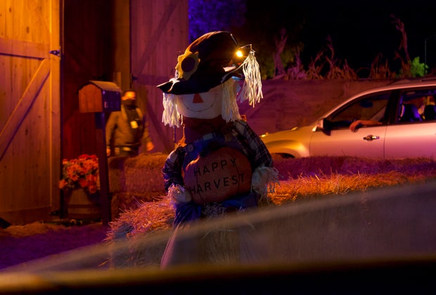 Hauntoween Halloween scarecrow