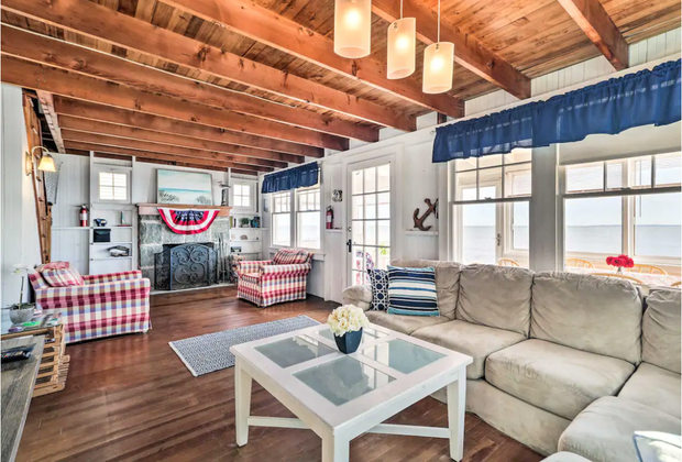 Hawk's Nest cozy beach front cottage in Old Lyme, Connecticut.