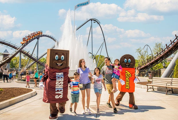 Visiting Hersheypark:Meet candy characters