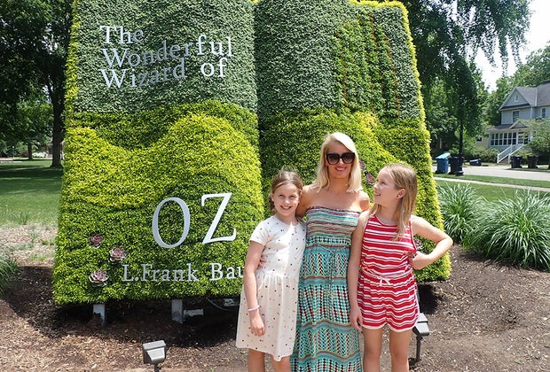 Centennial Park Tulip Festival and More Things to Do in Holland, MI with Kids Status message