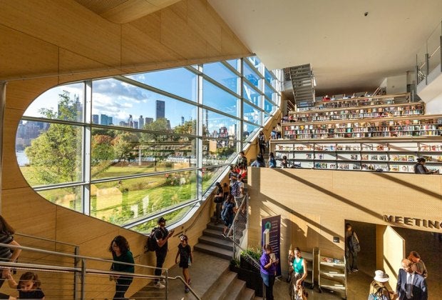 Long Island City waterfront: Hunters Point Library