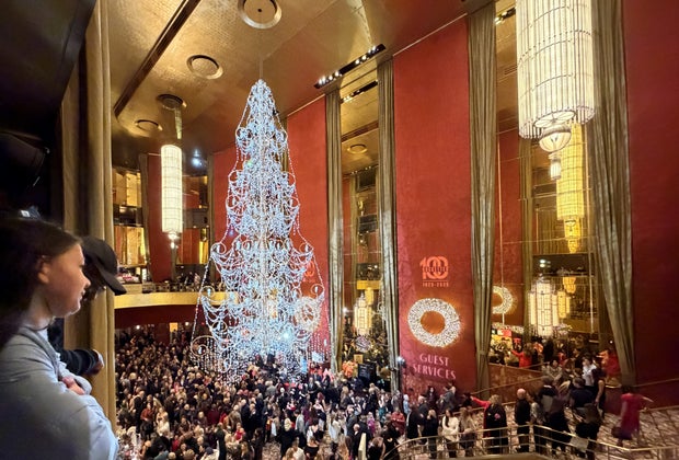 Unique Christmas trees in NYC: Chandelier tree at Radio City