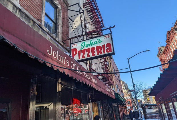 Iconic Family-Friendly Restaurants in NYC: Jonn's Pizzeria
