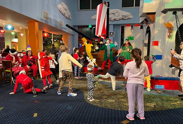 Legoland New York Holiday Brictackular: Legoland New York Hotel