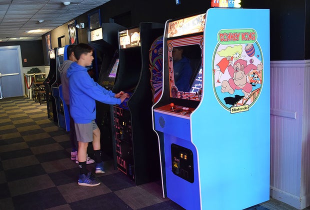 Axe Throwing and Smash Painting  arcade