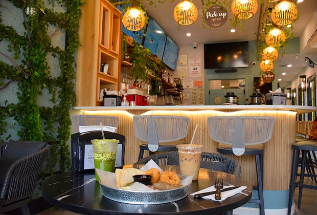 Long island: Good Life Clubhaus Café Area