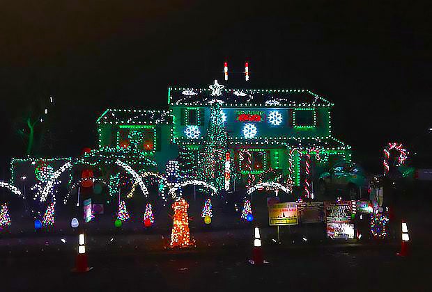 Open on Christmas on Long Island: King Avenue Christmas lights 