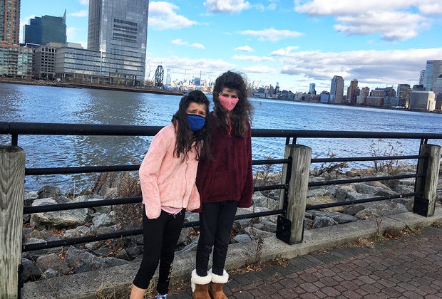 girls with view Liberty State Park