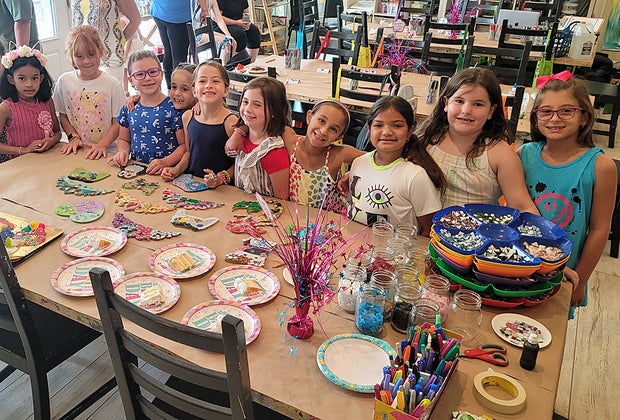 Arts and crafts studios for birthday parties on Long Island: The Art of Art Studio