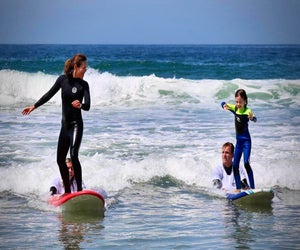Parents can learn alongside kids! Photo courtesy of Malibu Makos Surf Club