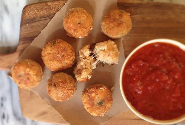 Mamma Lombardi provides Christmas dinner catering on Long Island