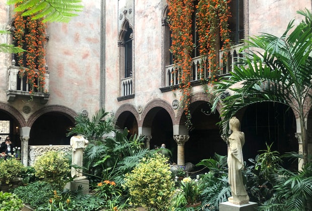 Image of the courtyard at Boston's Isabella Stewart Gardner Museum