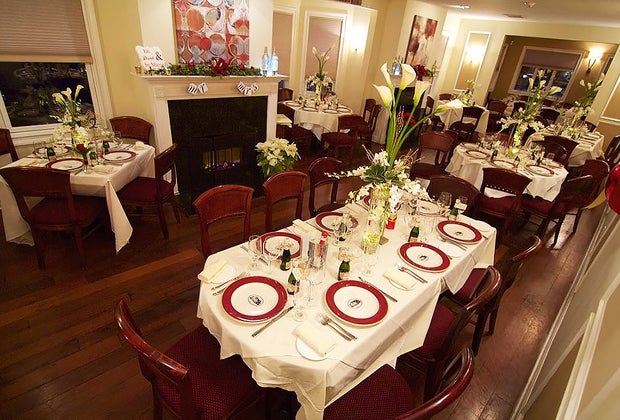 Restaurants open on Christmas in New Jersey: Metuchen Inn