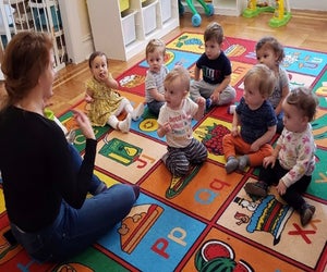 Baby Fingers offers baby sign language classes to deaf and hearing students of all ages. Photo courtesy of Baby Fingers