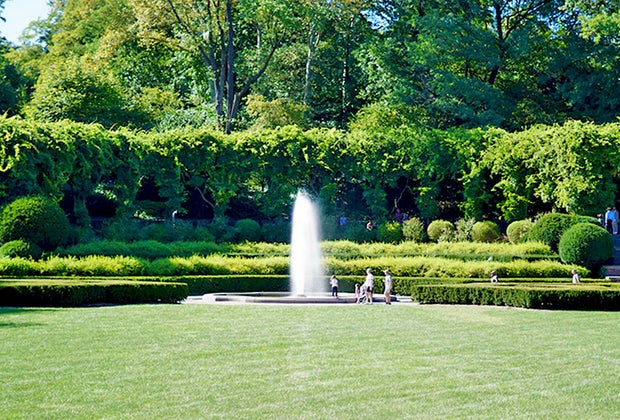 Navigate NYC with Kids: Conservatory Garden at Central Park
