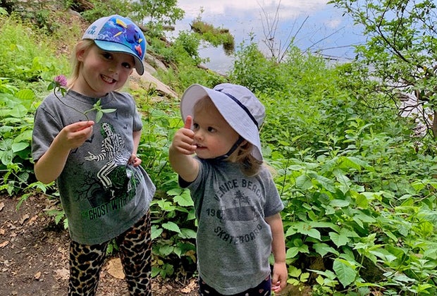 Picnic in Central Park: kids on nature trail