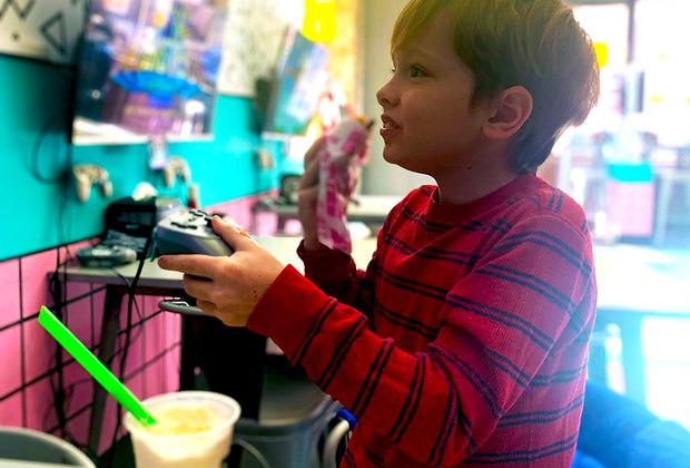 Family-friendly restaurants in NYC with entertainment for kids: 8-Bit Bites