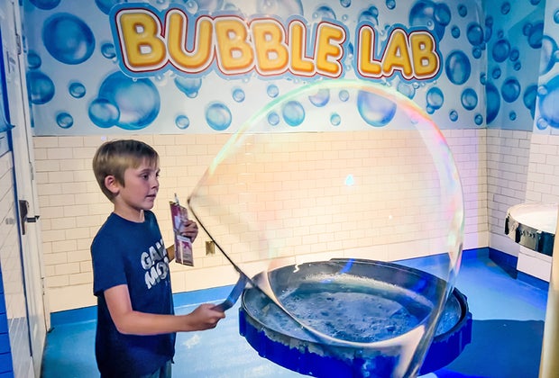 End of Summer Bucket: Bubble Lab at WonderWorks