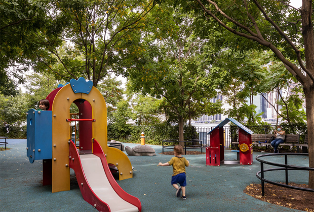 kids playing in Pier 1 Playground