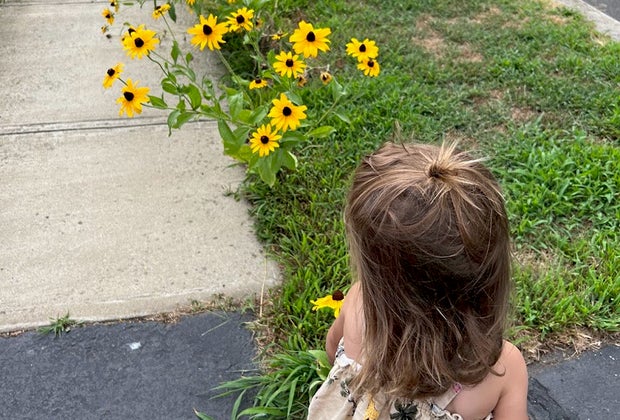 give a neighbor flowers 25 Random Acts of Kindness Ideas for Kids