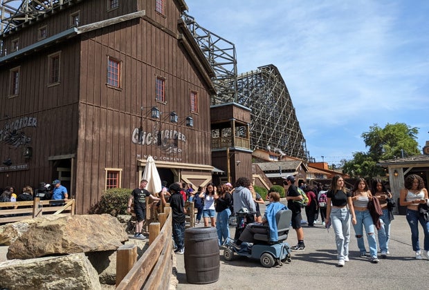 Knott’s Berry Farm: Thrilling Roller coasters