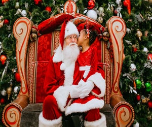 Santa is ready for his close-up at Chicago malls and Santa events. Photo credit: 900 N Michigan Shops. 